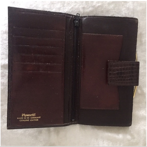 Embossed Leather Wallet - Picture 5 of 7